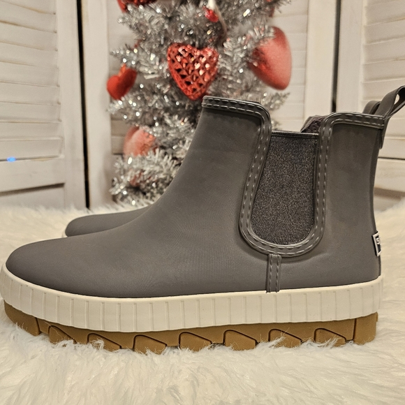 πSOLDπSperry Torrent Chelsea Grey Boot NIB - Picture 6 of 9